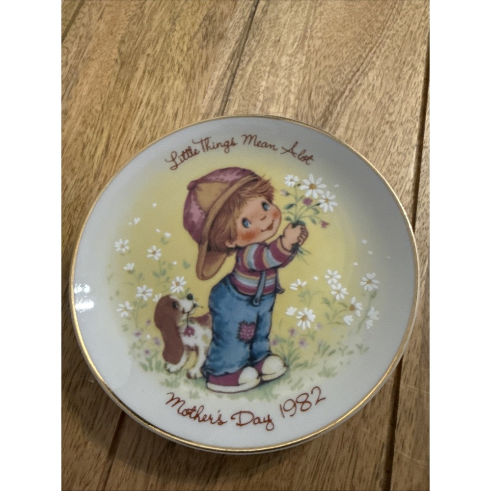 MOTHER'S DAY Plate Little Things Mean A Lot AVON 1982, Boy, Puppy & Flowers